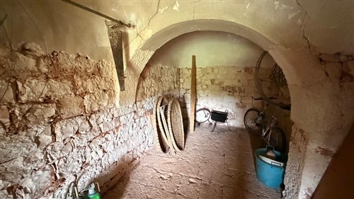 P  R  E  Z  Z  O    R  I  B  A  S  S  A  T  O  -  Corpo di 4 Trulli con 2 depositi